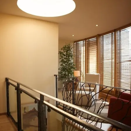 Molesworthcourt דירה *