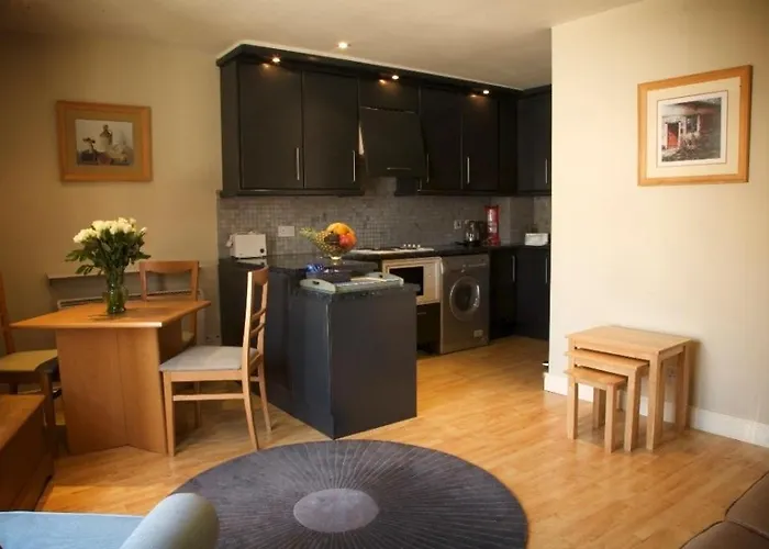 Molesworthcourt 아파트 *