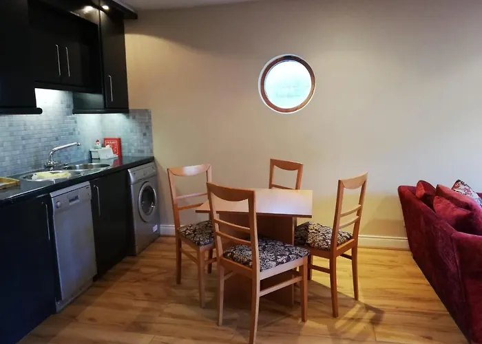 Molesworthcourt 아파트 *